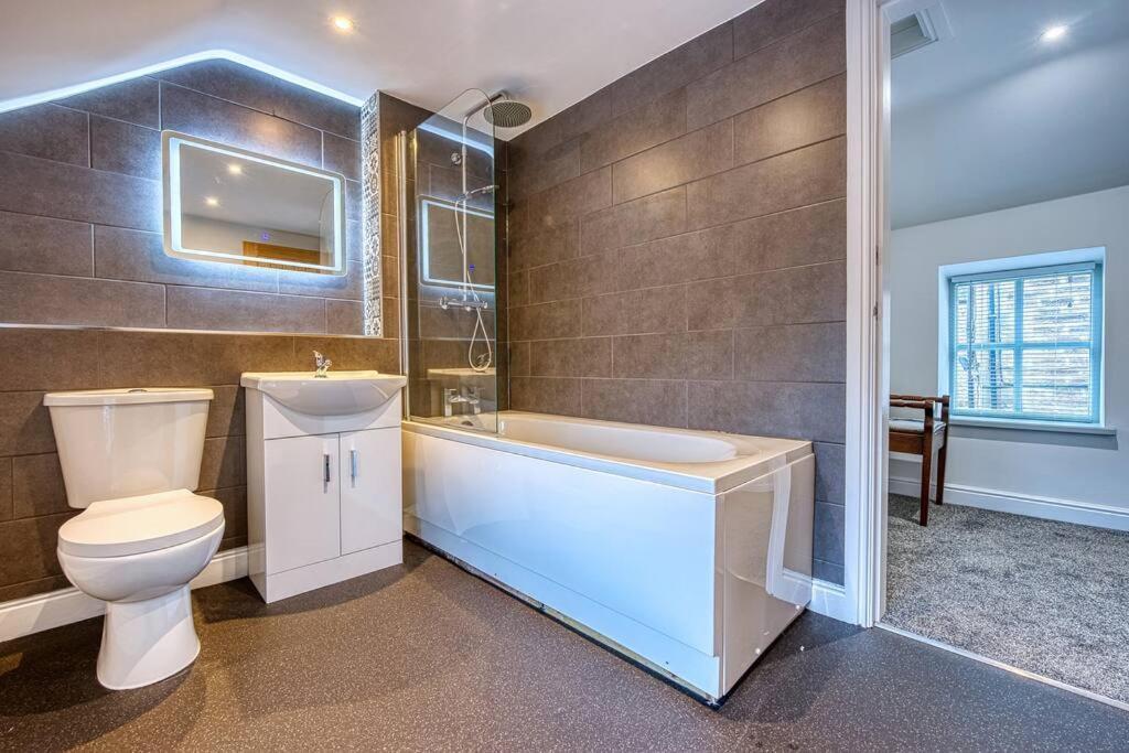 Delightful Two-Bedroom Cottage In The Heart Of بيكويل المظهر الخارجي الصورة