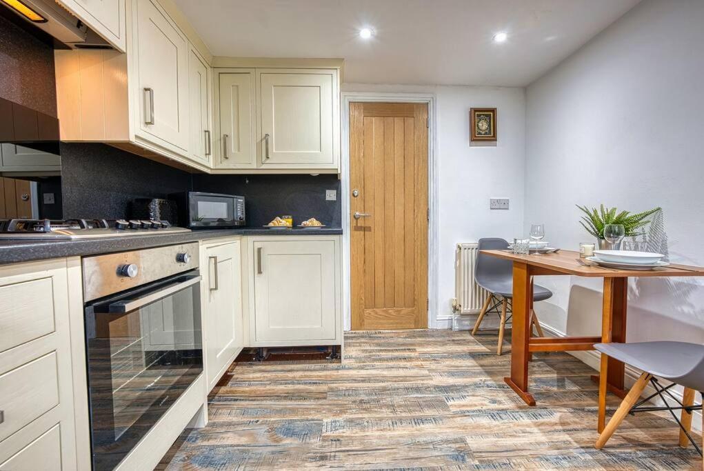 Delightful Two-Bedroom Cottage In The Heart Of بيكويل المظهر الخارجي الصورة